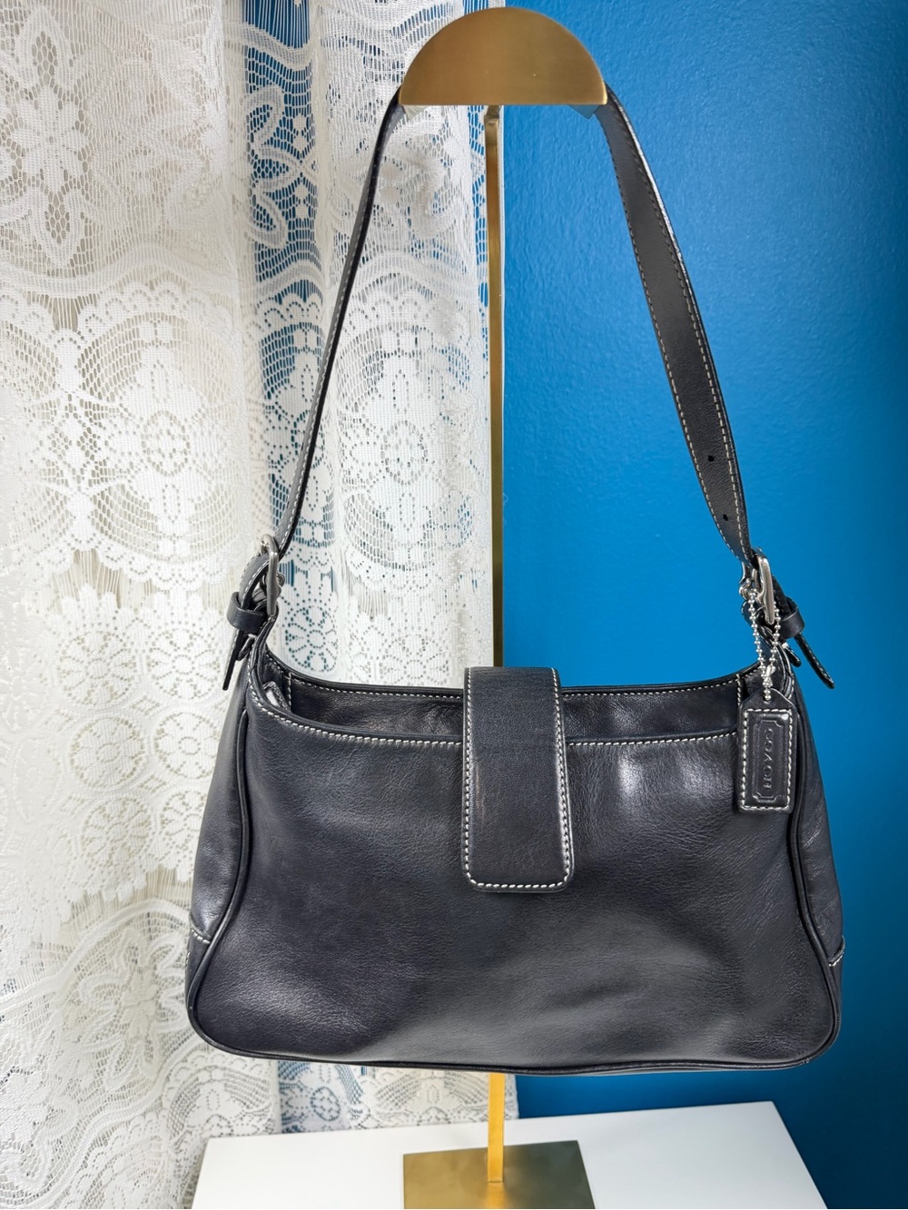 VTG Y2k Coach Hamptons hobo shoulder 6.5 in H x 8.5 in L top, & 11 in L No.7789